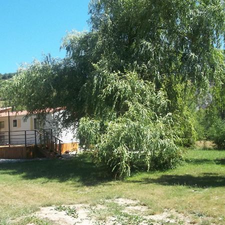 Bungalow Blieux Екстериор снимка