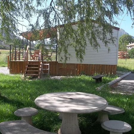 Bungalow Blieux Екстериор снимка