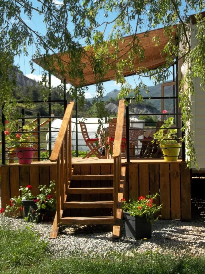 Bungalow Blieux Екстериор снимка