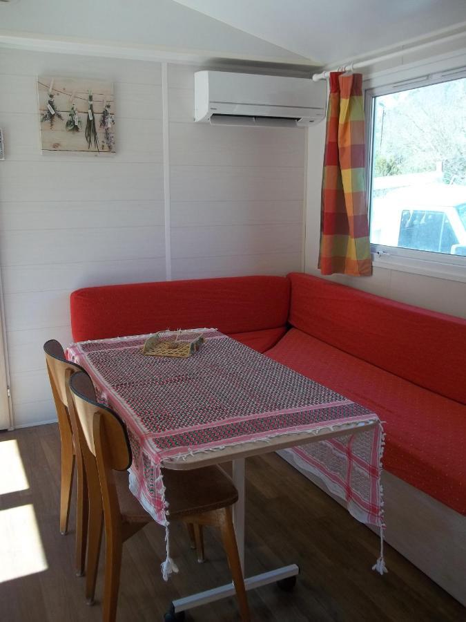 Bungalow Blieux Екстериор снимка