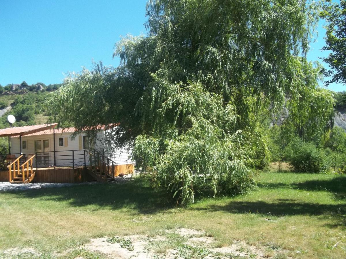 Bungalow Blieux Екстериор снимка