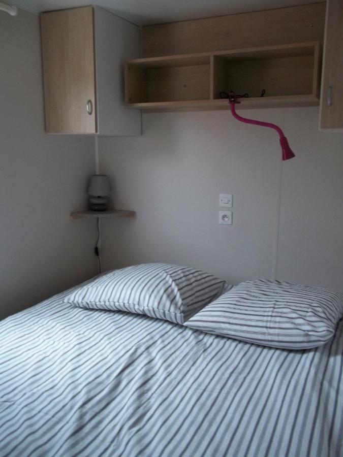 Bungalow Blieux Екстериор снимка