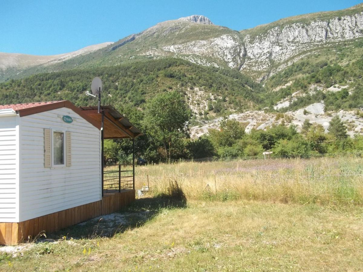 Bungalow Blieux Екстериор снимка